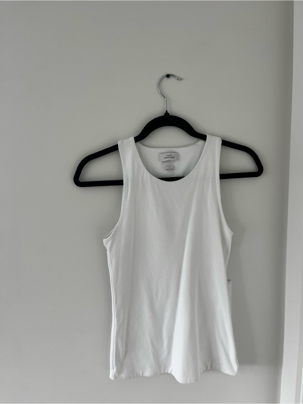 Aritzia Babaton Contour White Sleeveless Top